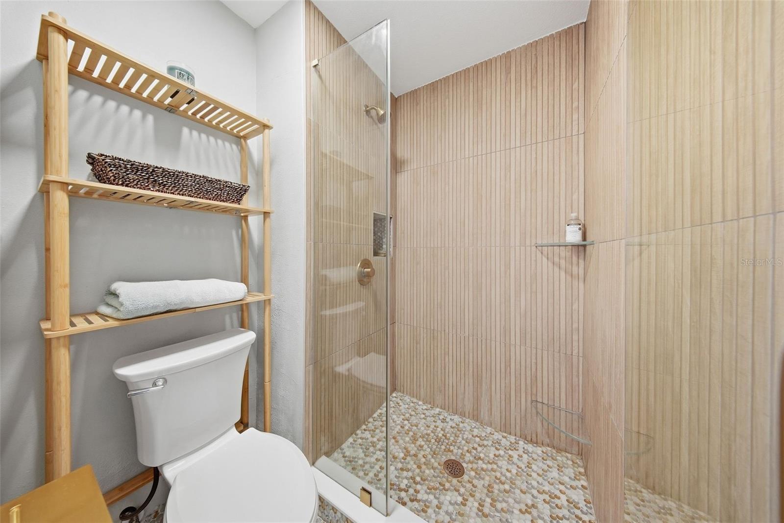 LAKES VILLAS CONDO I - Residential Lease