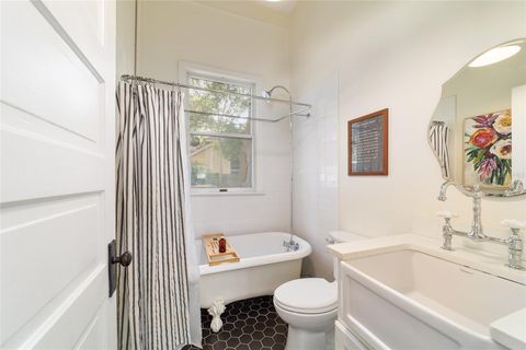 Tiny photo for 605 SE Tuscawilla Avenue, Ocala, FL 34471 (MLS # OM722319)