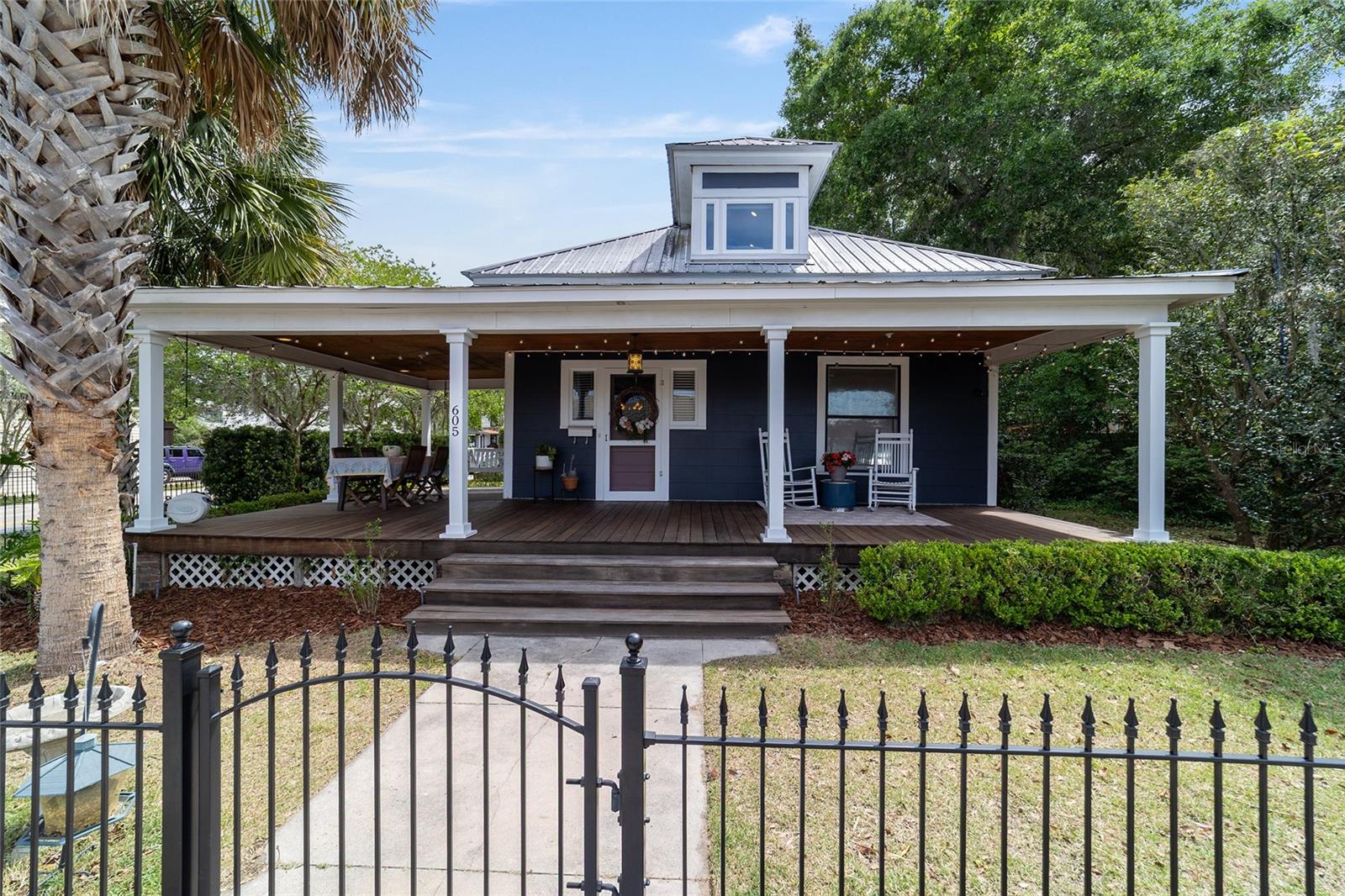 605 SE TUSCAWILLA AVENUE