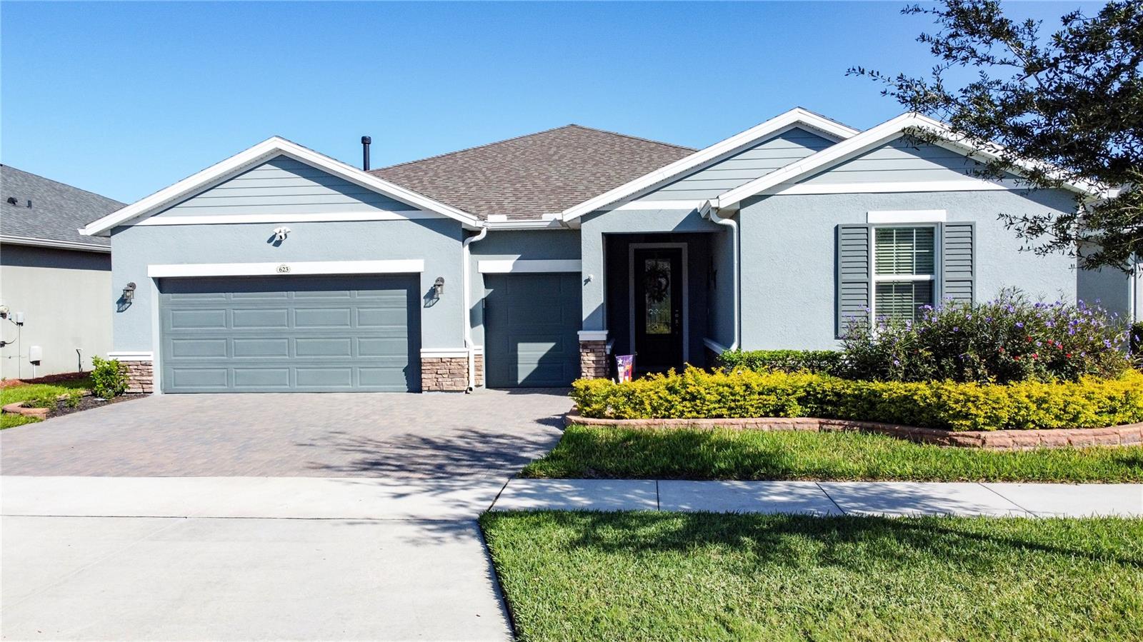 CASCADES OF GROVELAND (TRILOGY) - Residential