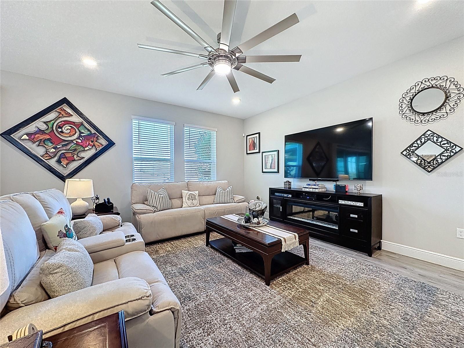 CASCADES OF GROVELAND (TRILOGY) - Residential