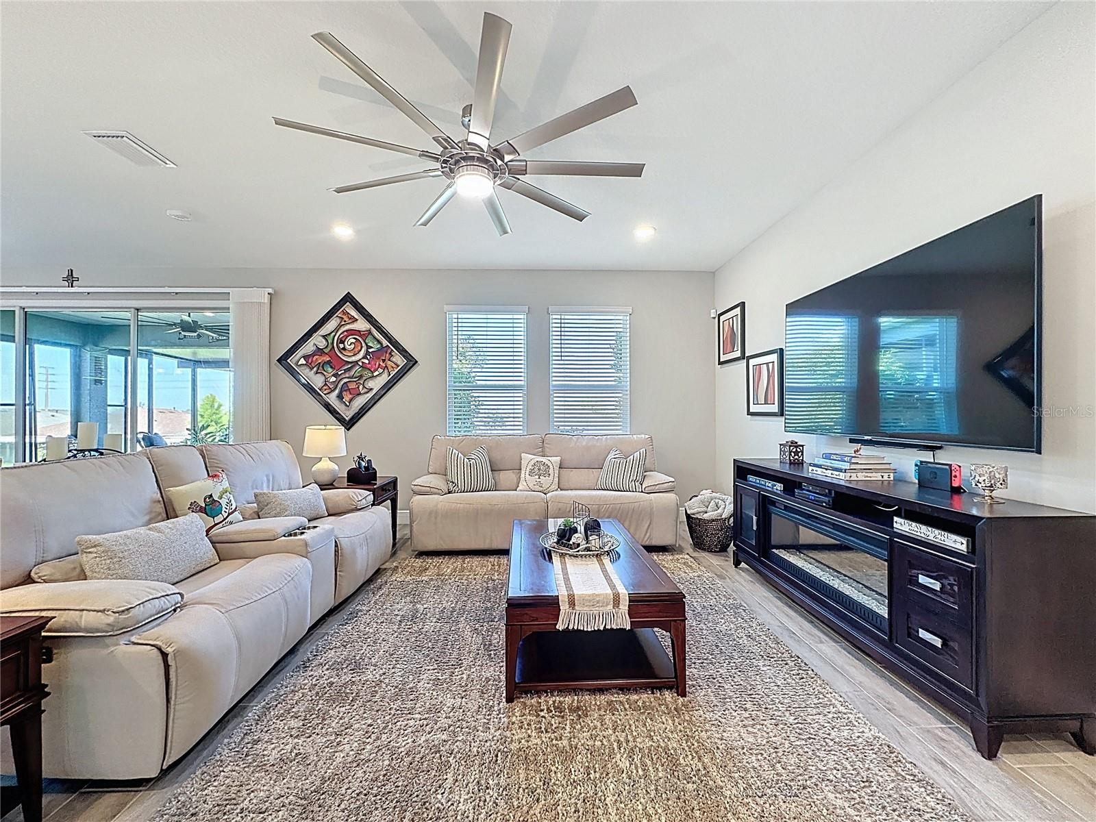 CASCADES OF GROVELAND (TRILOGY) - Residential