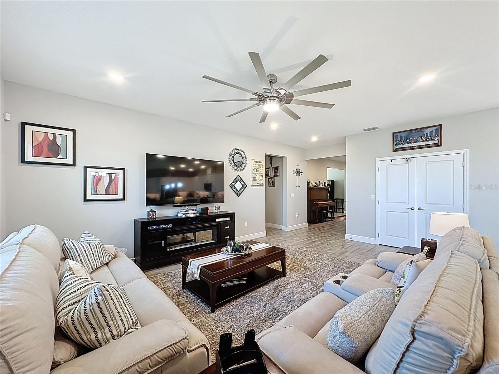 CASCADES OF GROVELAND (TRILOGY) - Residential