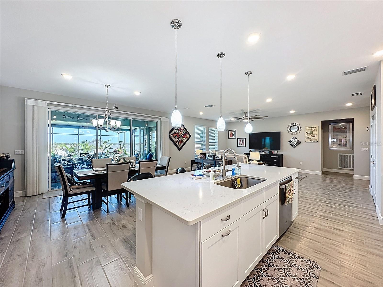 CASCADES OF GROVELAND (TRILOGY) - Residential