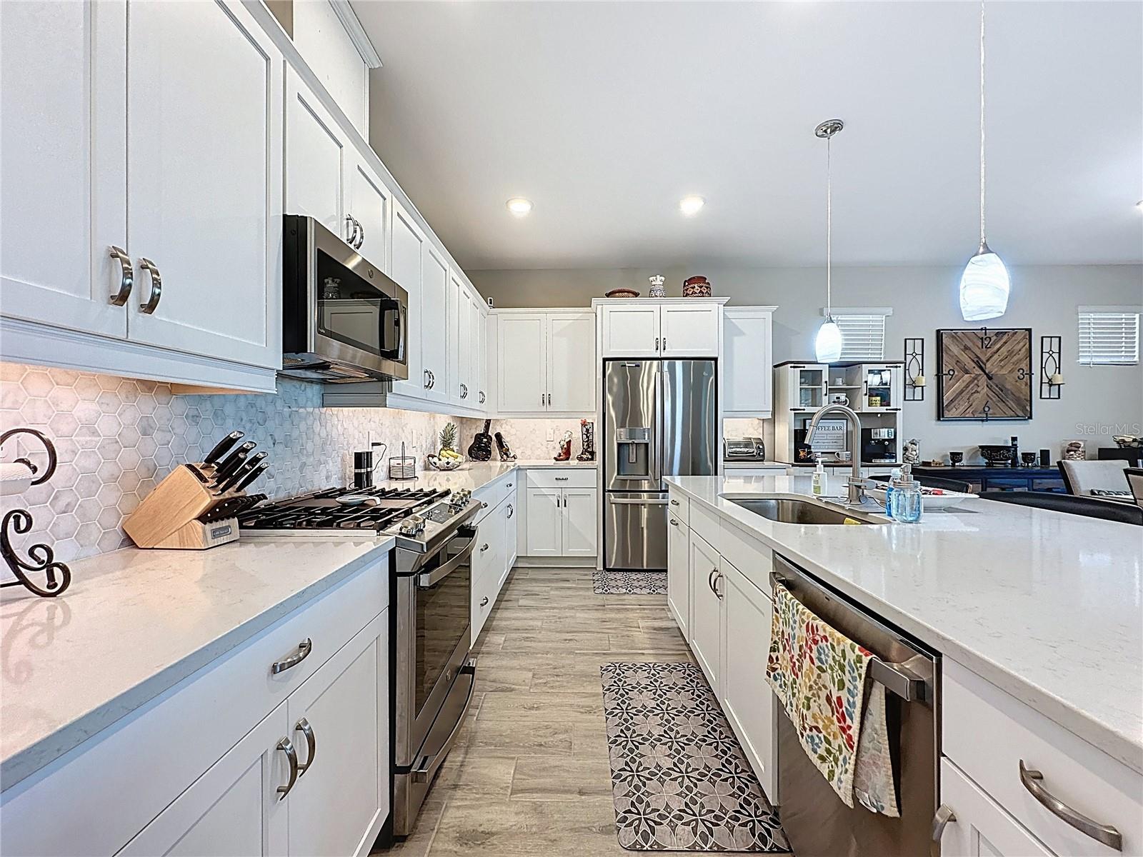 CASCADES OF GROVELAND (TRILOGY) - Residential