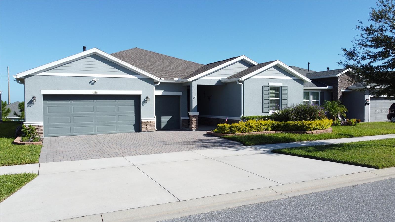 CASCADES OF GROVELAND (TRILOGY) - Residential