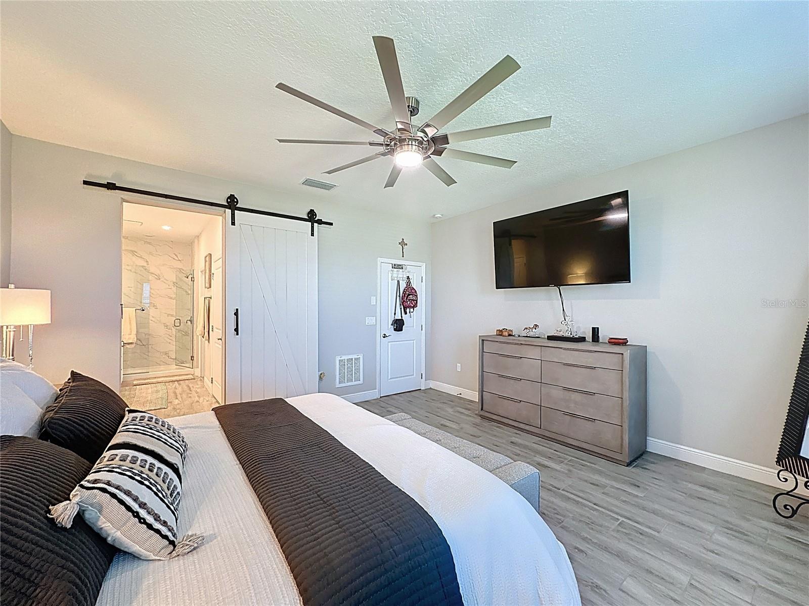 CASCADES OF GROVELAND (TRILOGY) - Residential