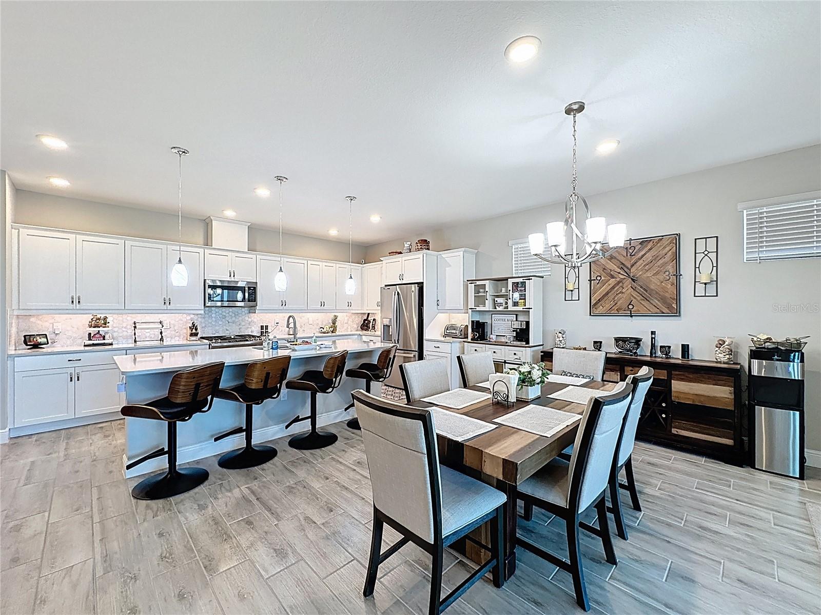 CASCADES OF GROVELAND (TRILOGY) - Residential