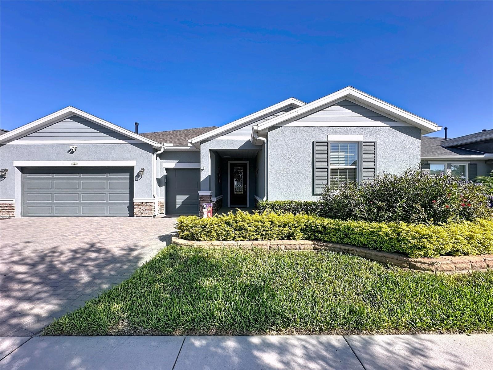 CASCADES OF GROVELAND (TRILOGY) - Residential