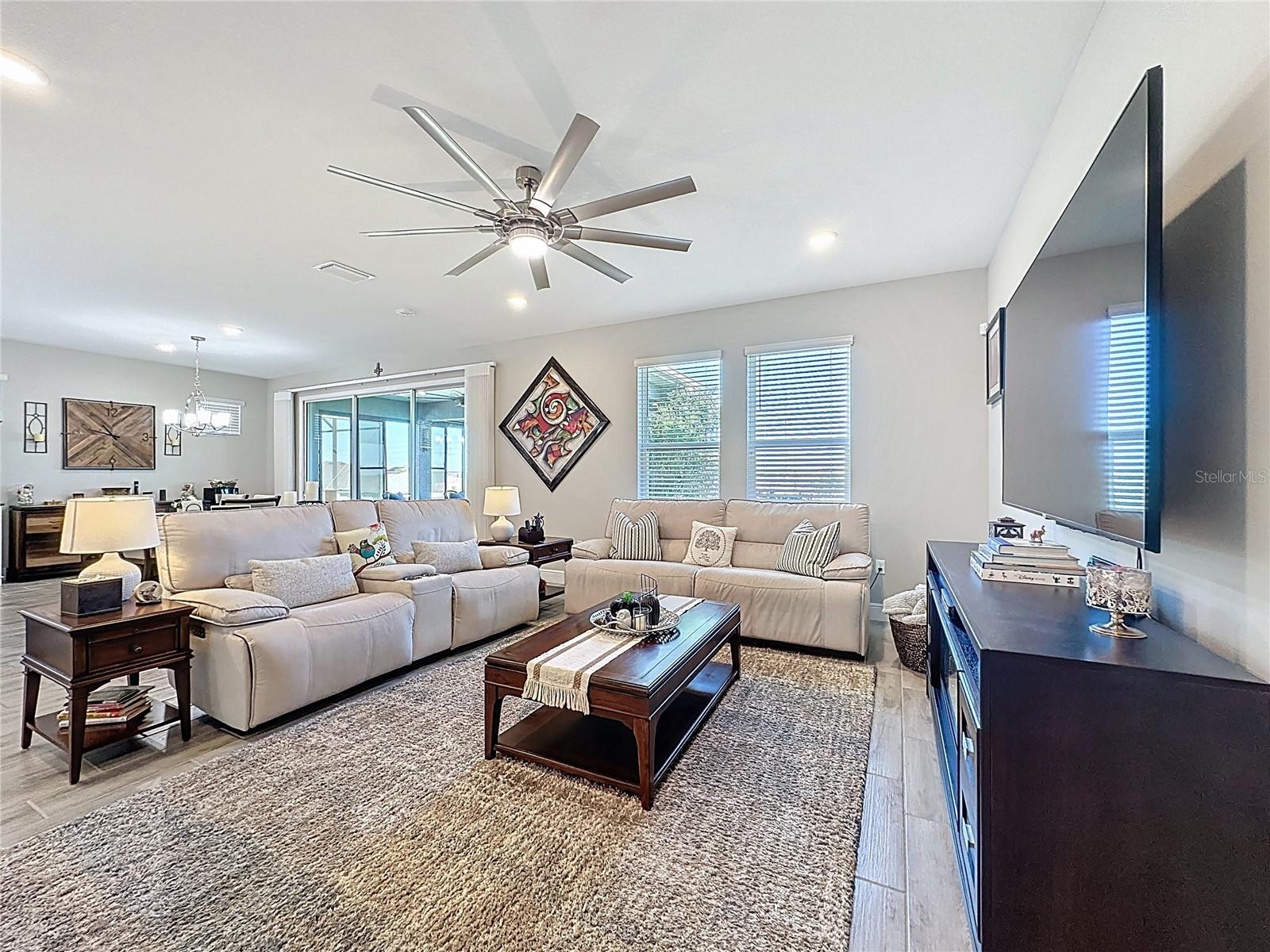 CASCADES OF GROVELAND (TRILOGY) - Residential