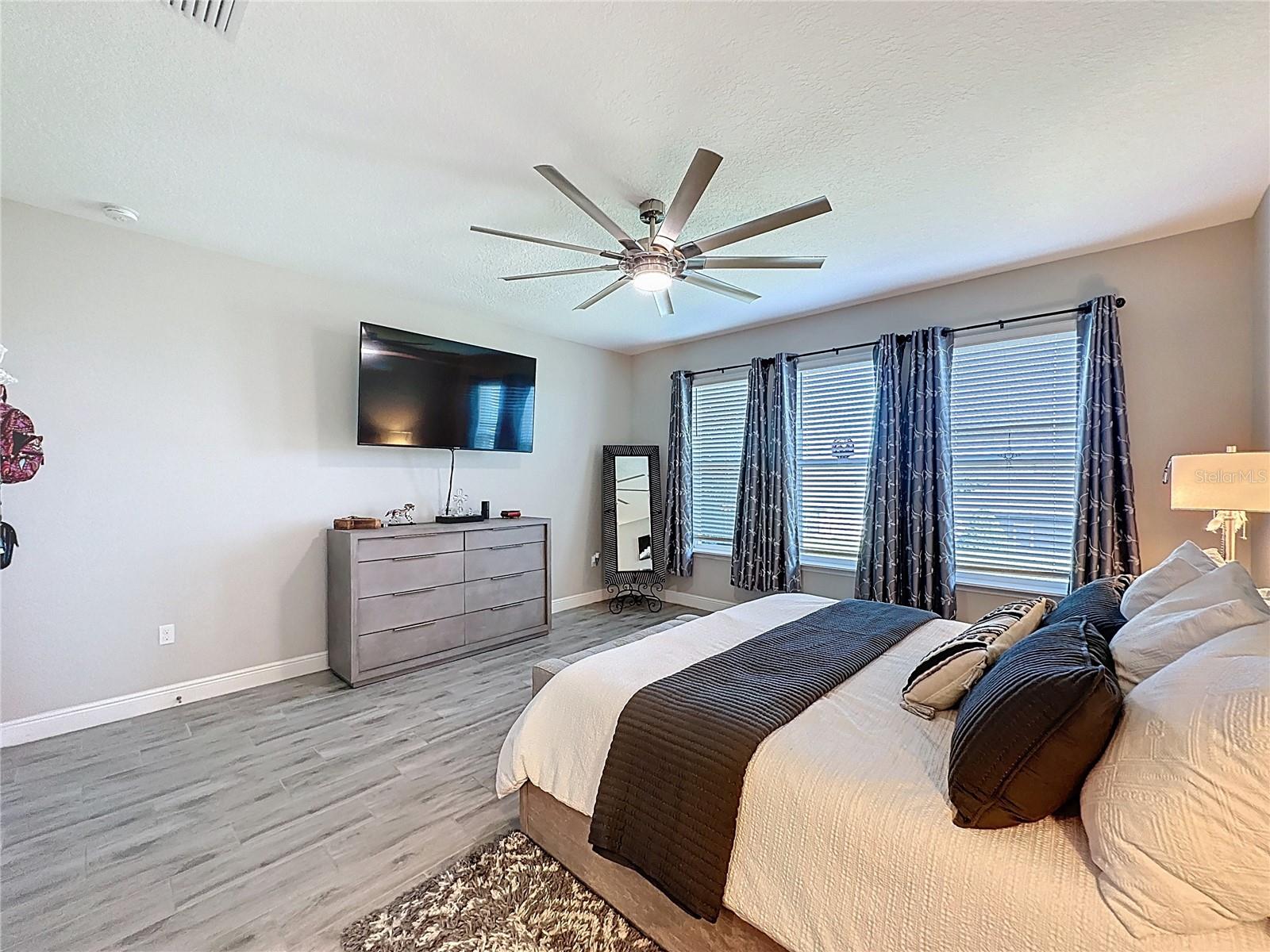 CASCADES OF GROVELAND (TRILOGY) - Residential