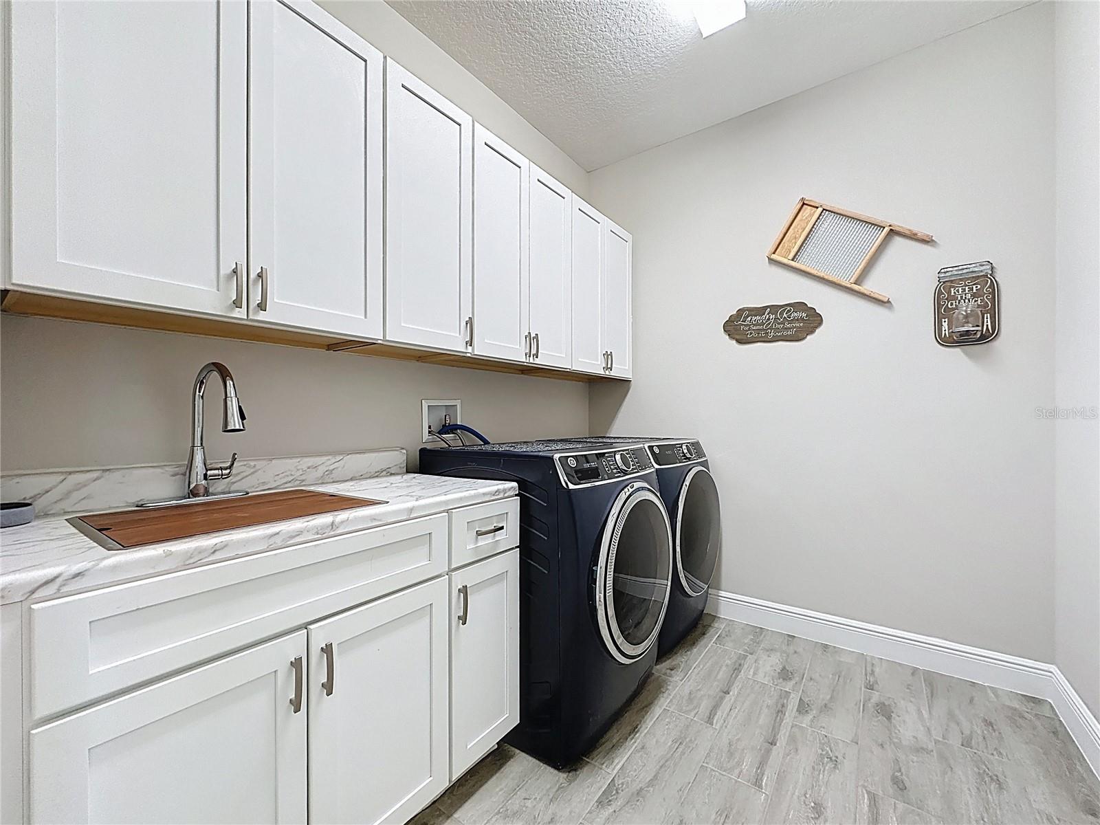 CASCADES OF GROVELAND (TRILOGY) - Residential