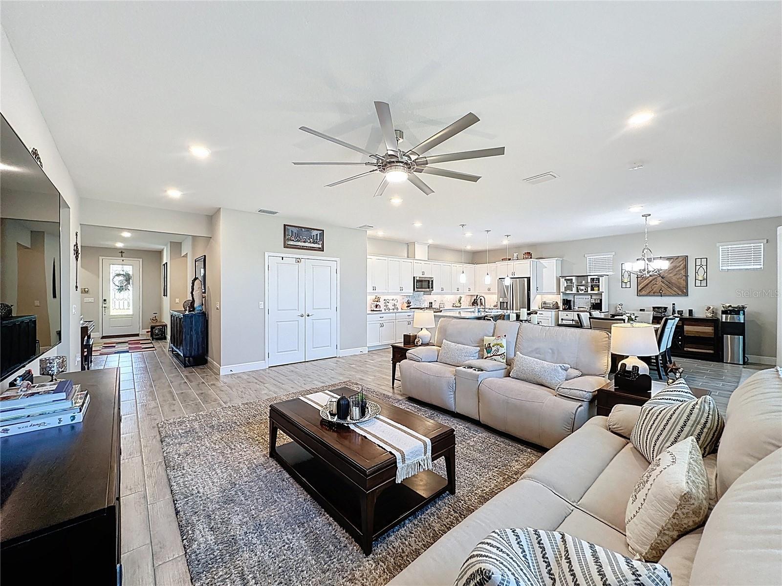 CASCADES OF GROVELAND (TRILOGY) - Residential