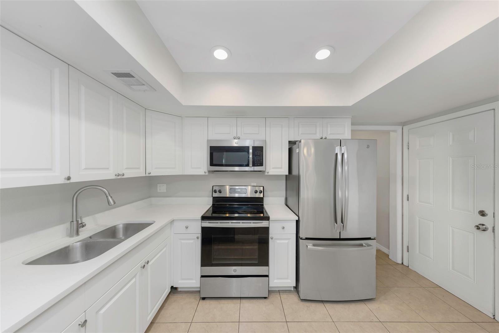 WHISPER LAKE SUB - Residential