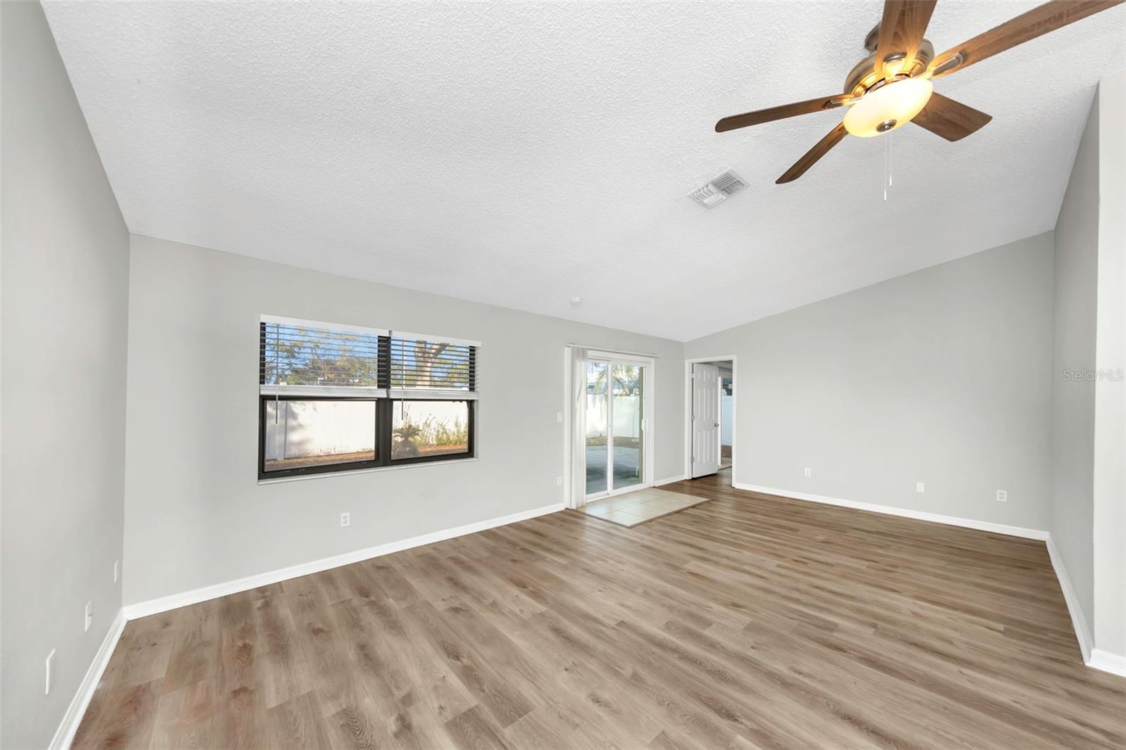 WHISPER LAKE SUB - Residential