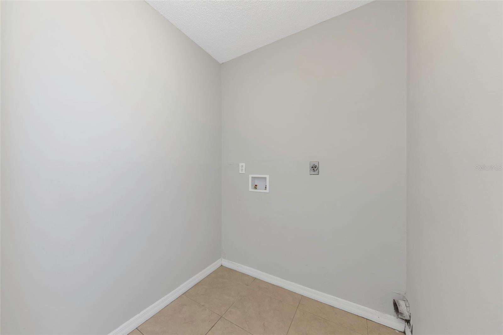 WHISPER LAKE SUB - Residential