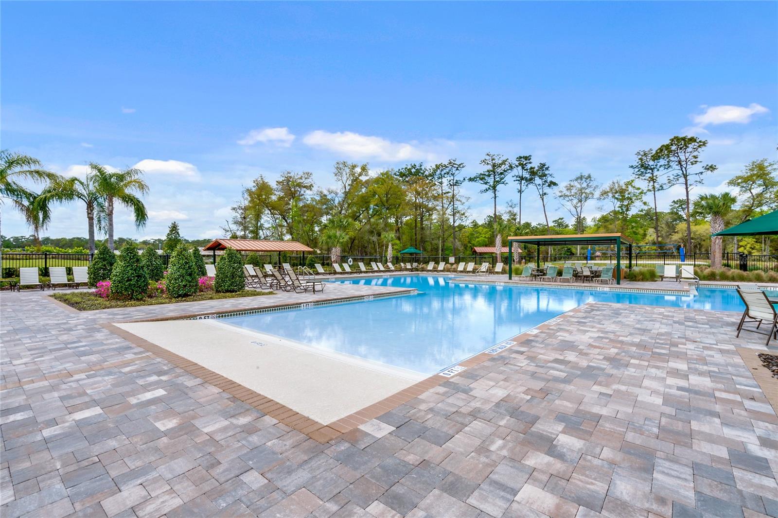 VICTORIA OAKS PH D - Residential