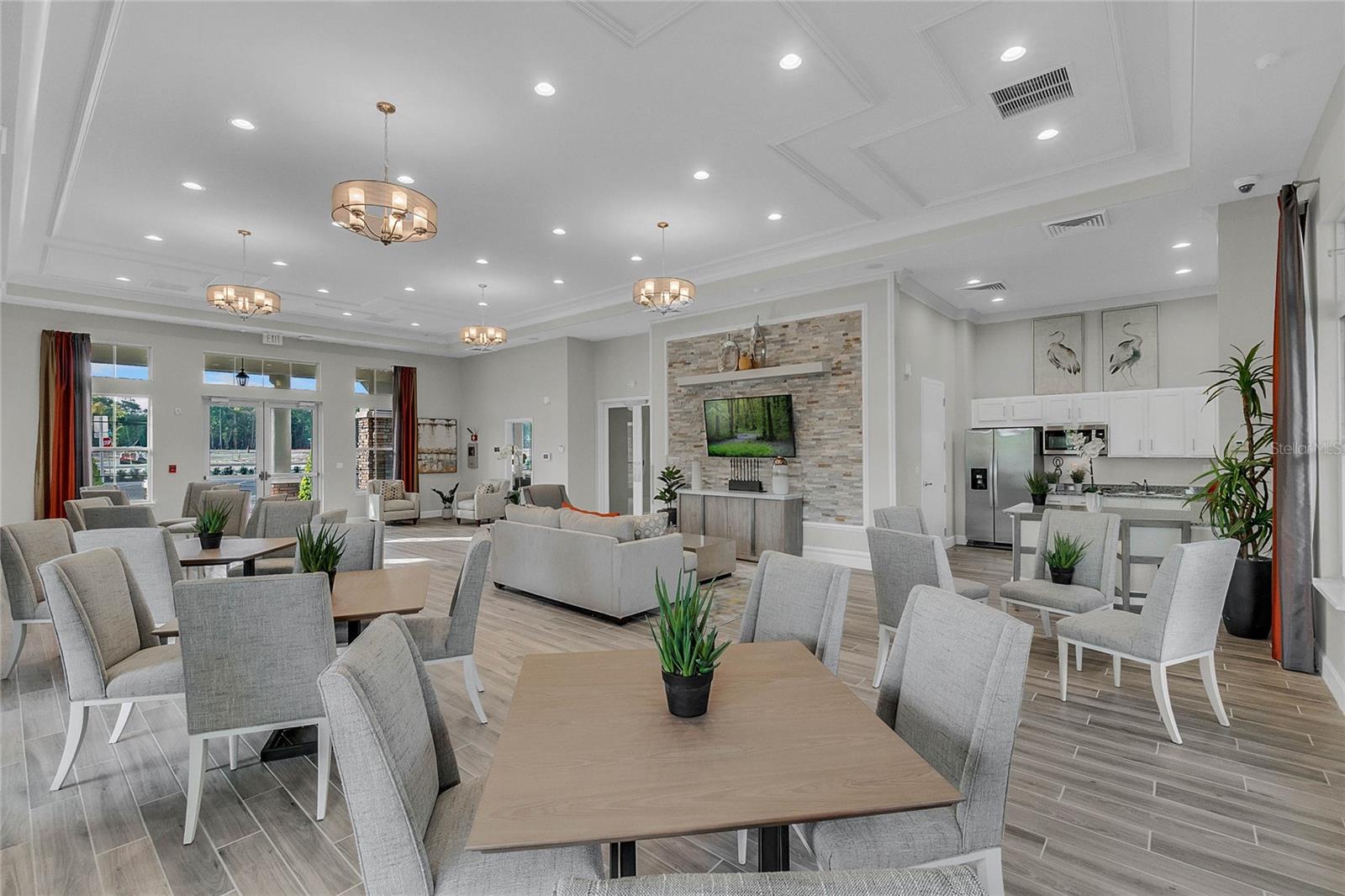 VICTORIA OAKS PH D - Residential