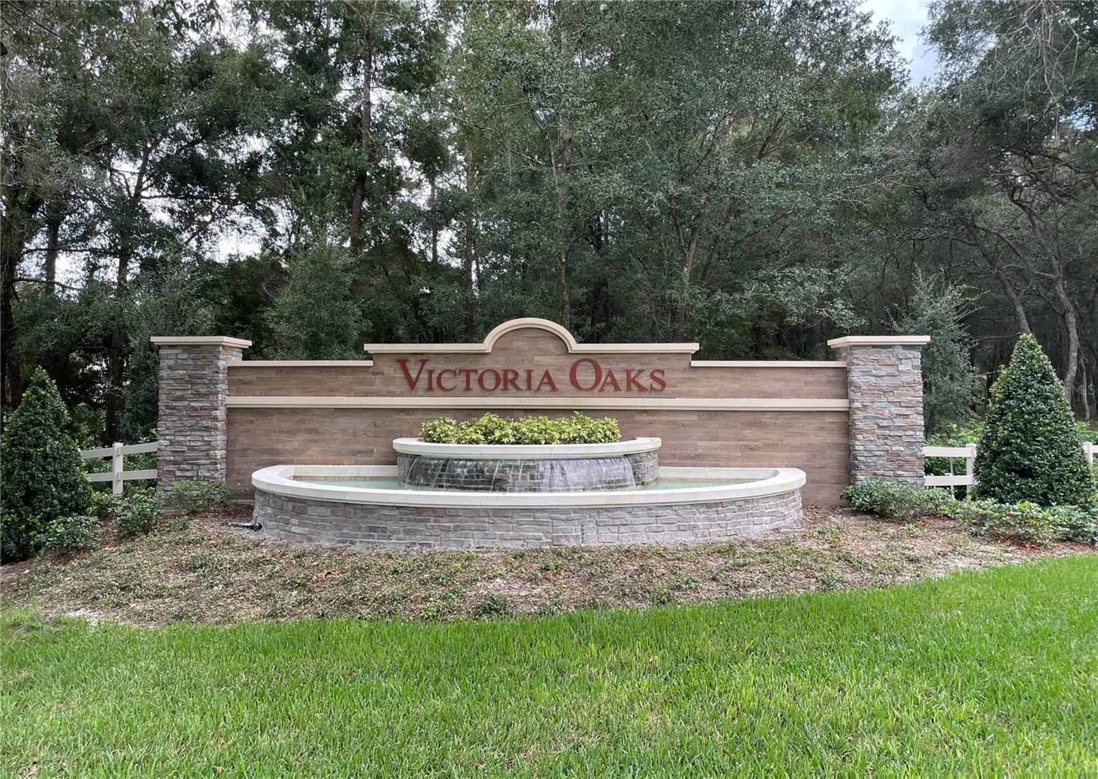 VICTORIA OAKS PH D - Residential