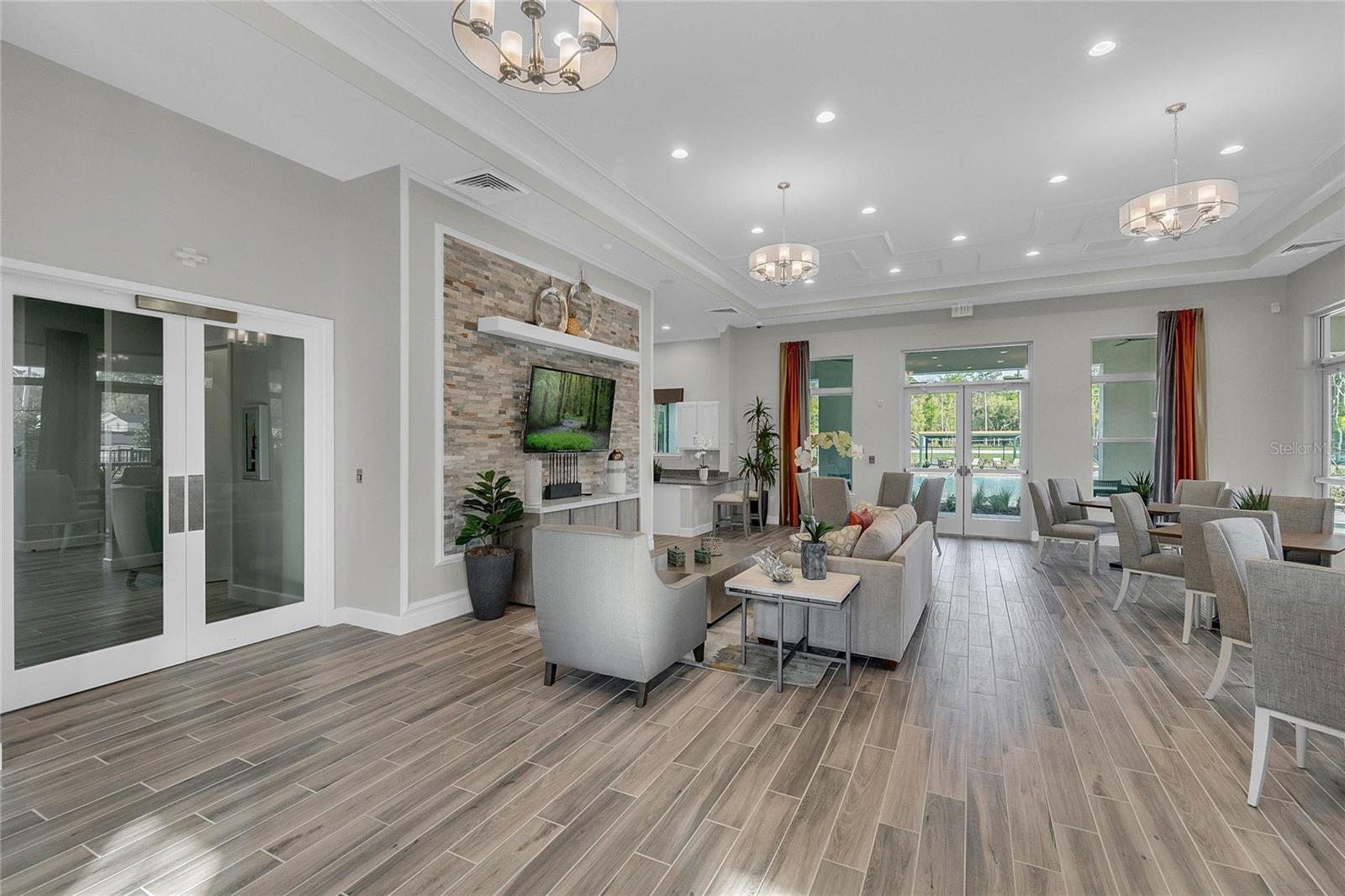 VICTORIA OAKS PH D - Residential