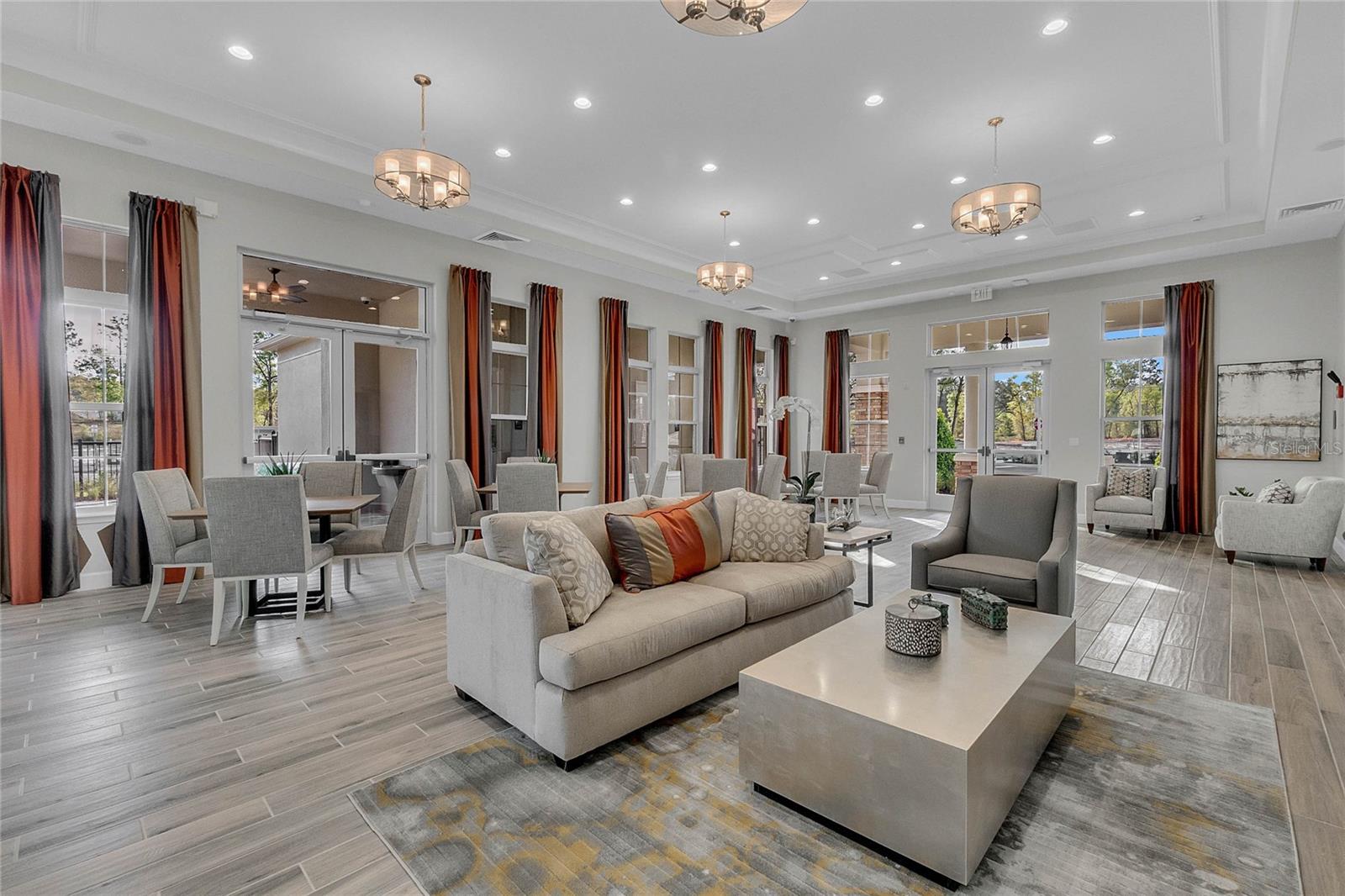 VICTORIA OAKS PH D - Residential