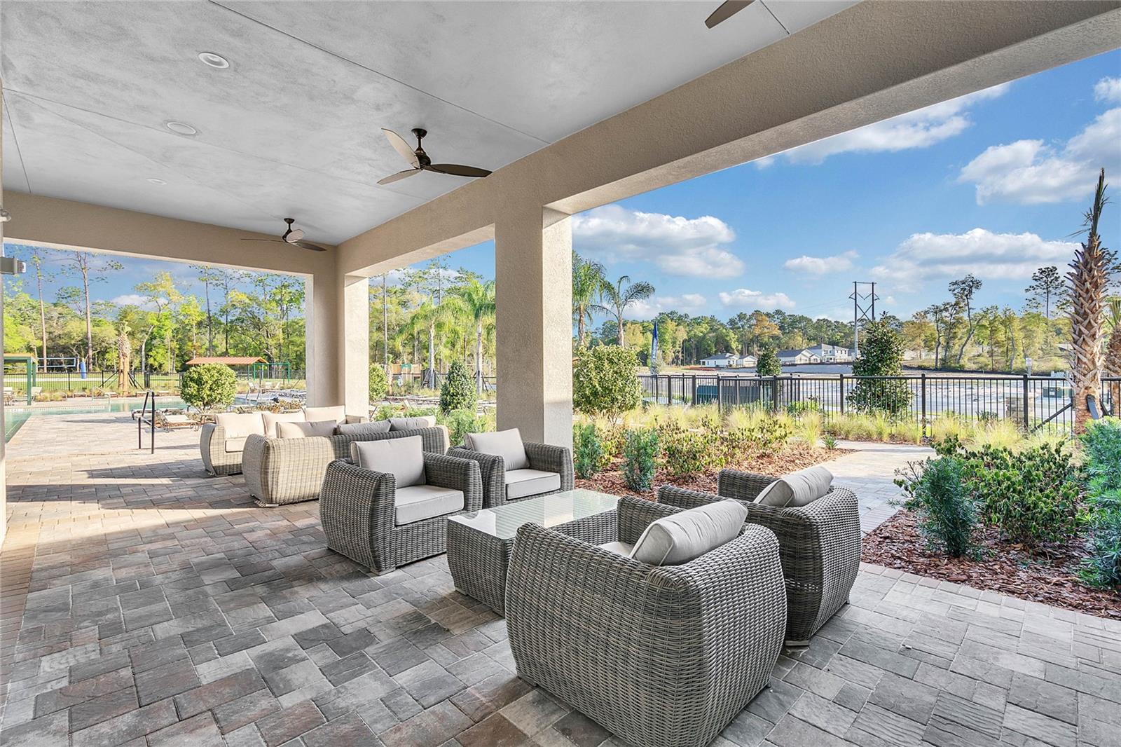 VICTORIA OAKS PH D - Residential