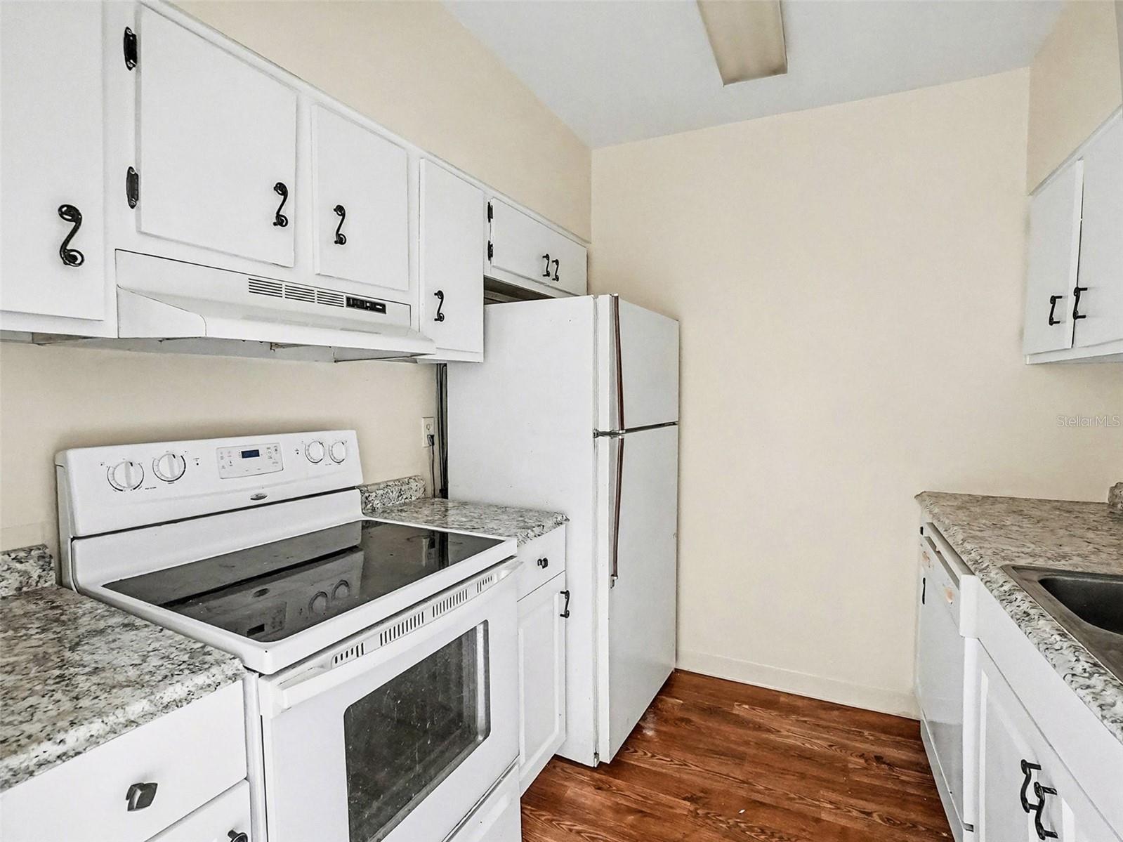 LAKESIDE MANOR APTS CONDO - Residential