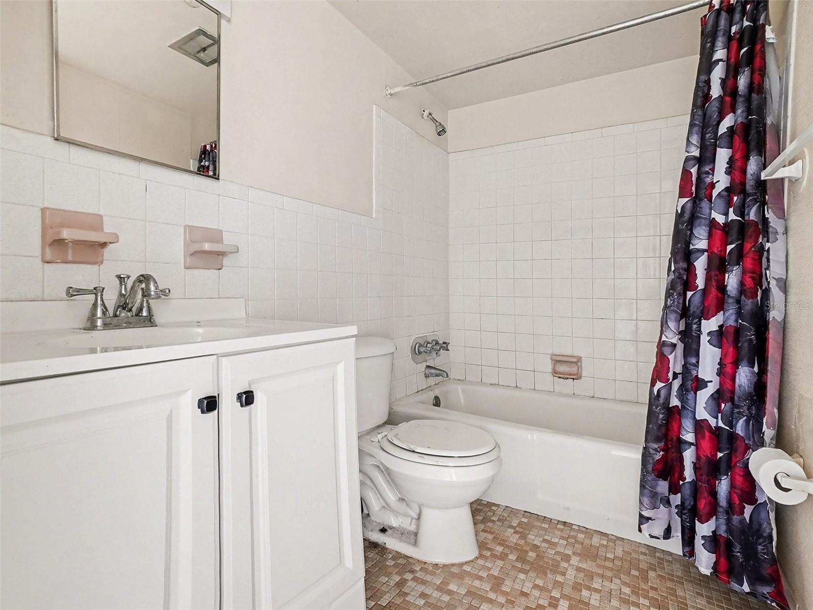 LAKESIDE MANOR APTS CONDO - Residential