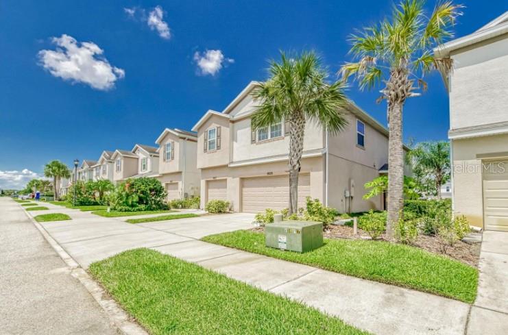 4925 WHITE SANDERLING COURT