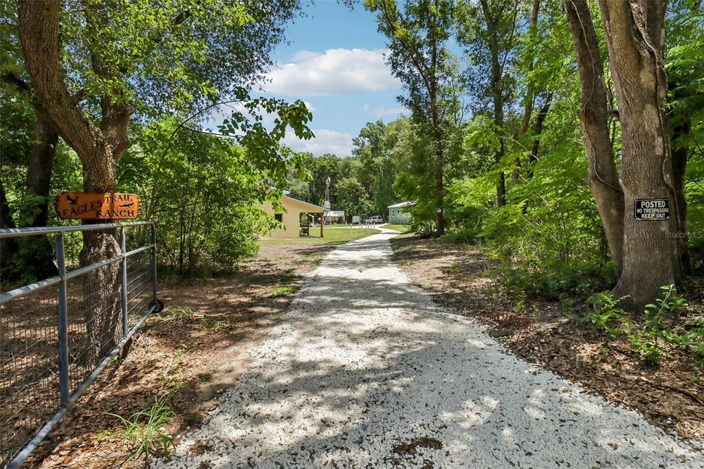 Photo of 16161 SE 137th Court, Weirsdale, FL 32195 (MLS # G5115458)
