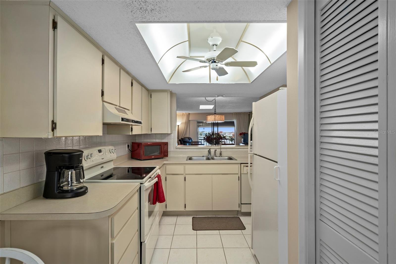 SAND PEBBLE POINTE CONDO 01 AMD 02 - Residential