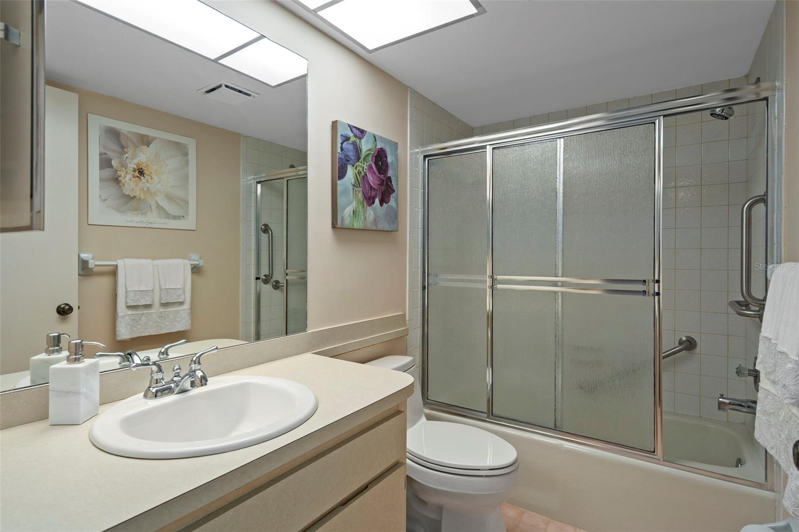 SAND PEBBLE POINTE CONDO 01 AMD 02 - Residential