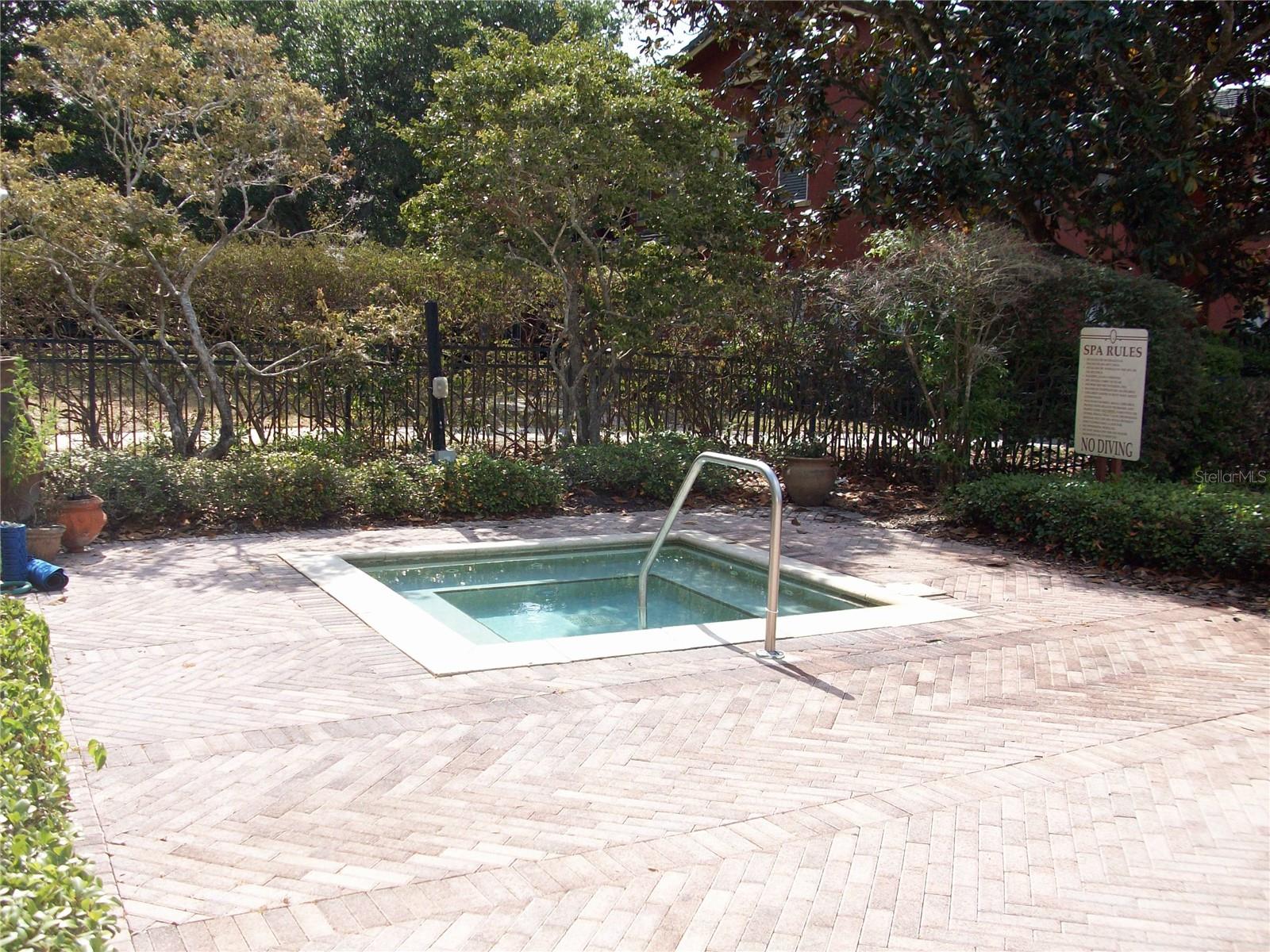 NOTTING HILL A CONDO - Residential