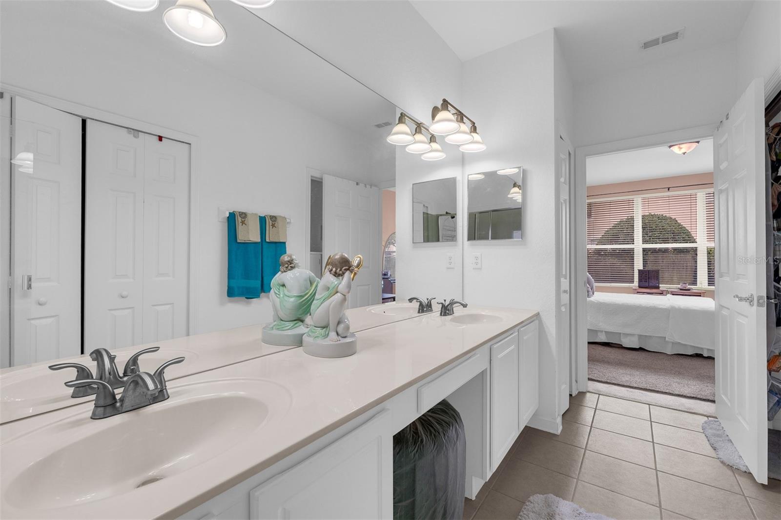 CARRIAGE HOMES AT DUNWOODY COMMONS A CONDO - Residential