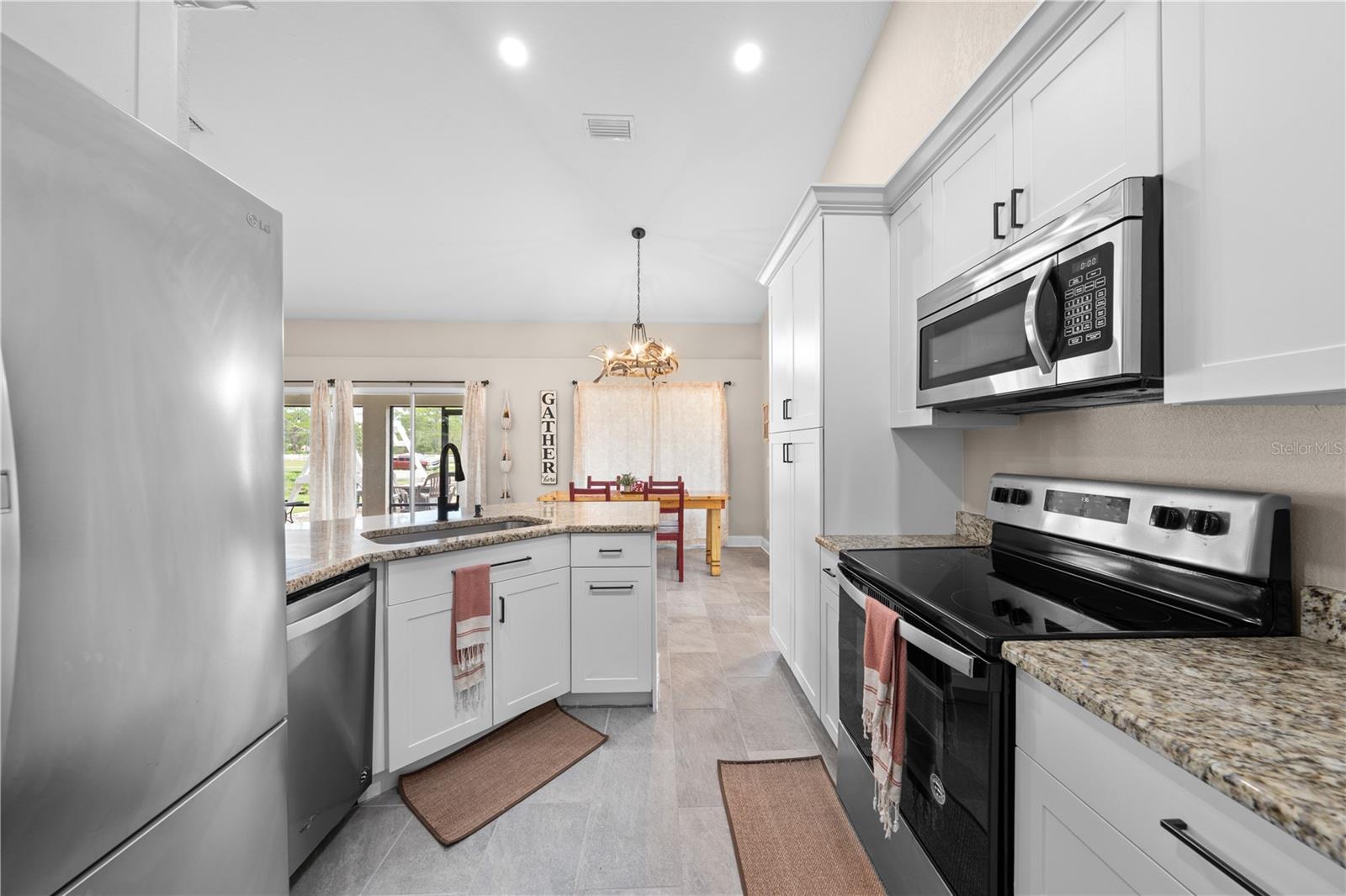 LOST LAKE ESTATES - Residential
