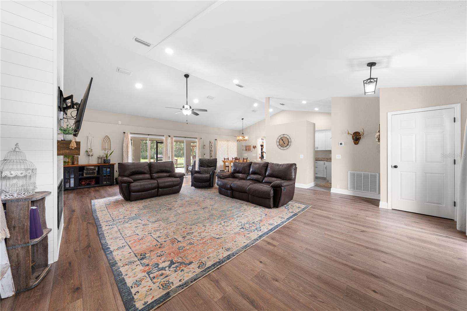 LOST LAKE ESTATES - Residential
