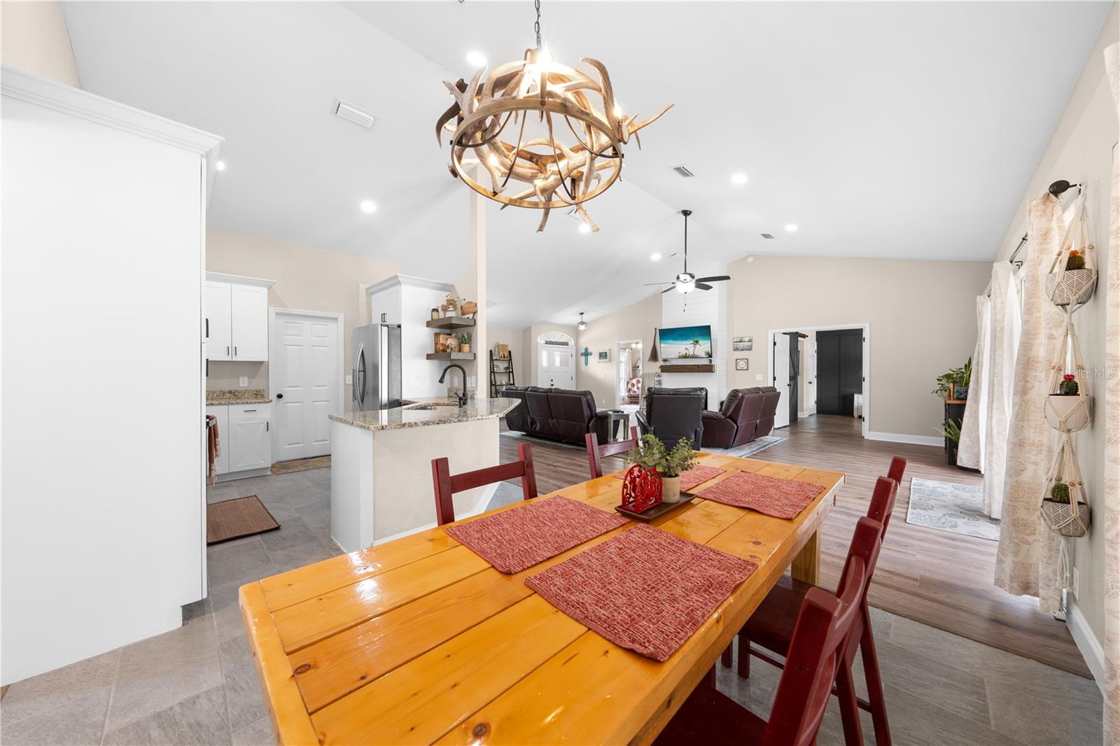 LOST LAKE ESTATES - Residential