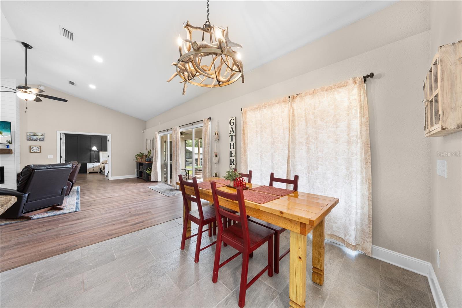 LOST LAKE ESTATES - Residential