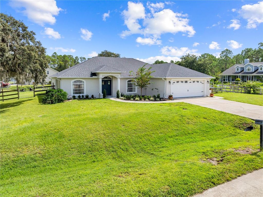 Photo of 1811 Lost Lake Court, Saint Cloud, FL 34771 (MLS # S5136355)