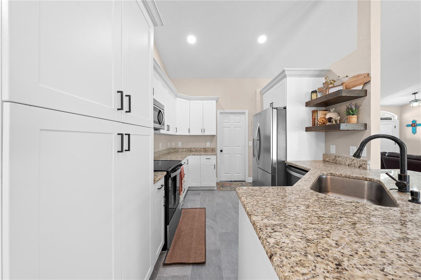 LOST LAKE ESTATES - Residential