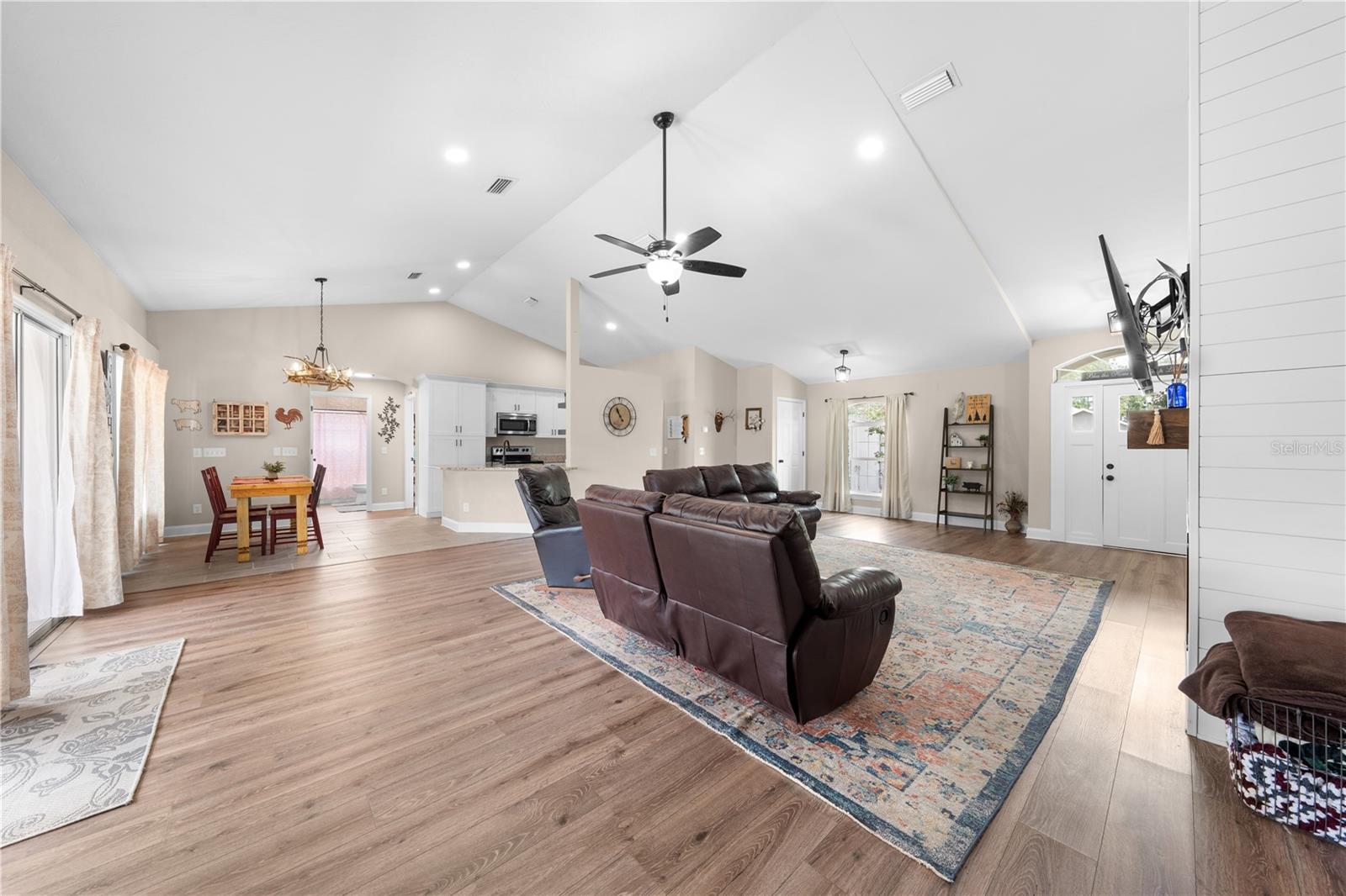 LOST LAKE ESTATES - Residential