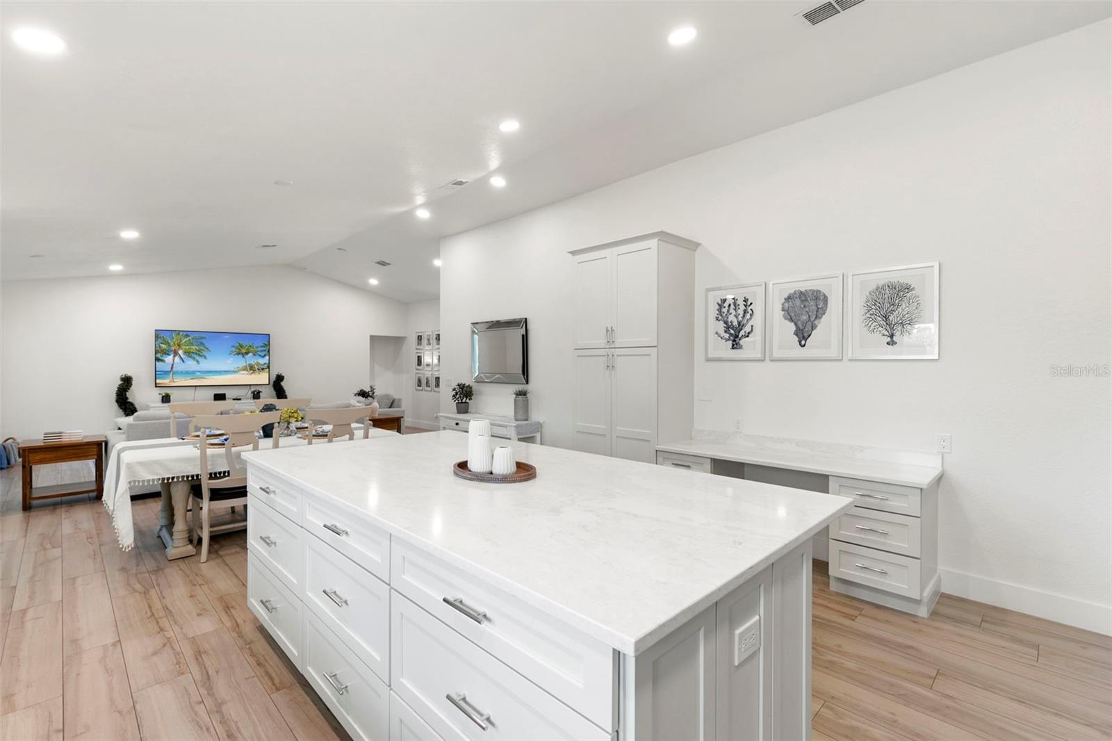 GOLDEN GATE ESTATE UNIT 194 - Residential Lease