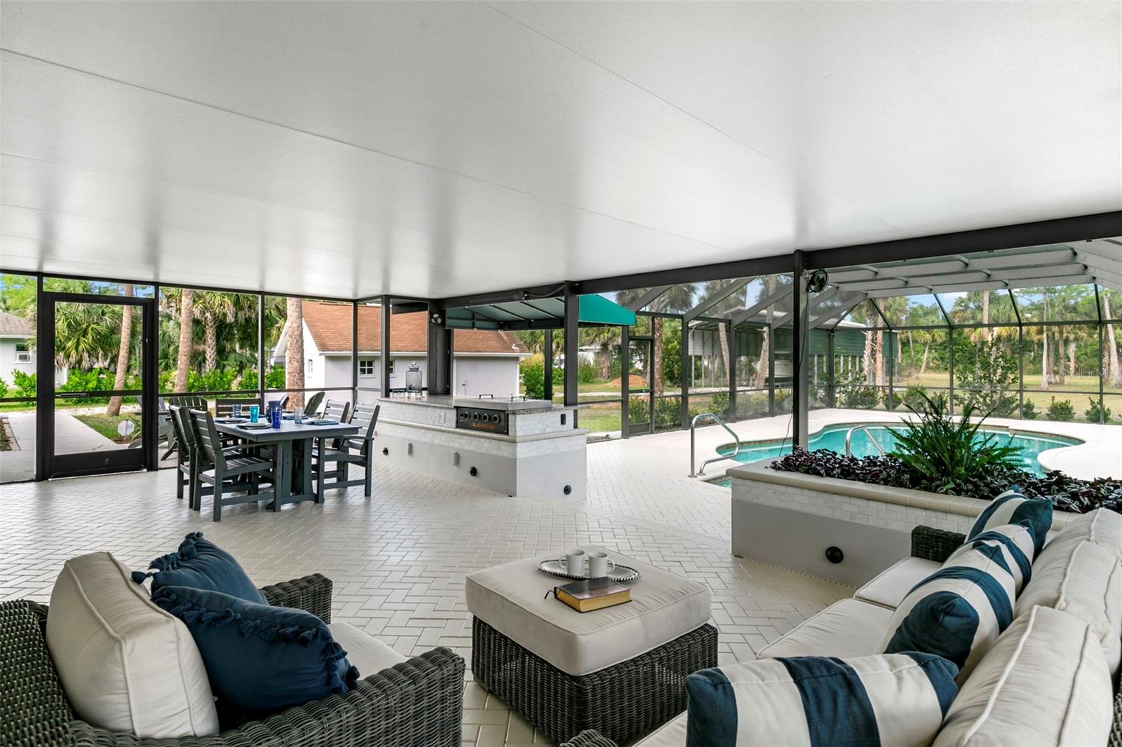 GOLDEN GATE ESTATE UNIT 194 - Residential Lease