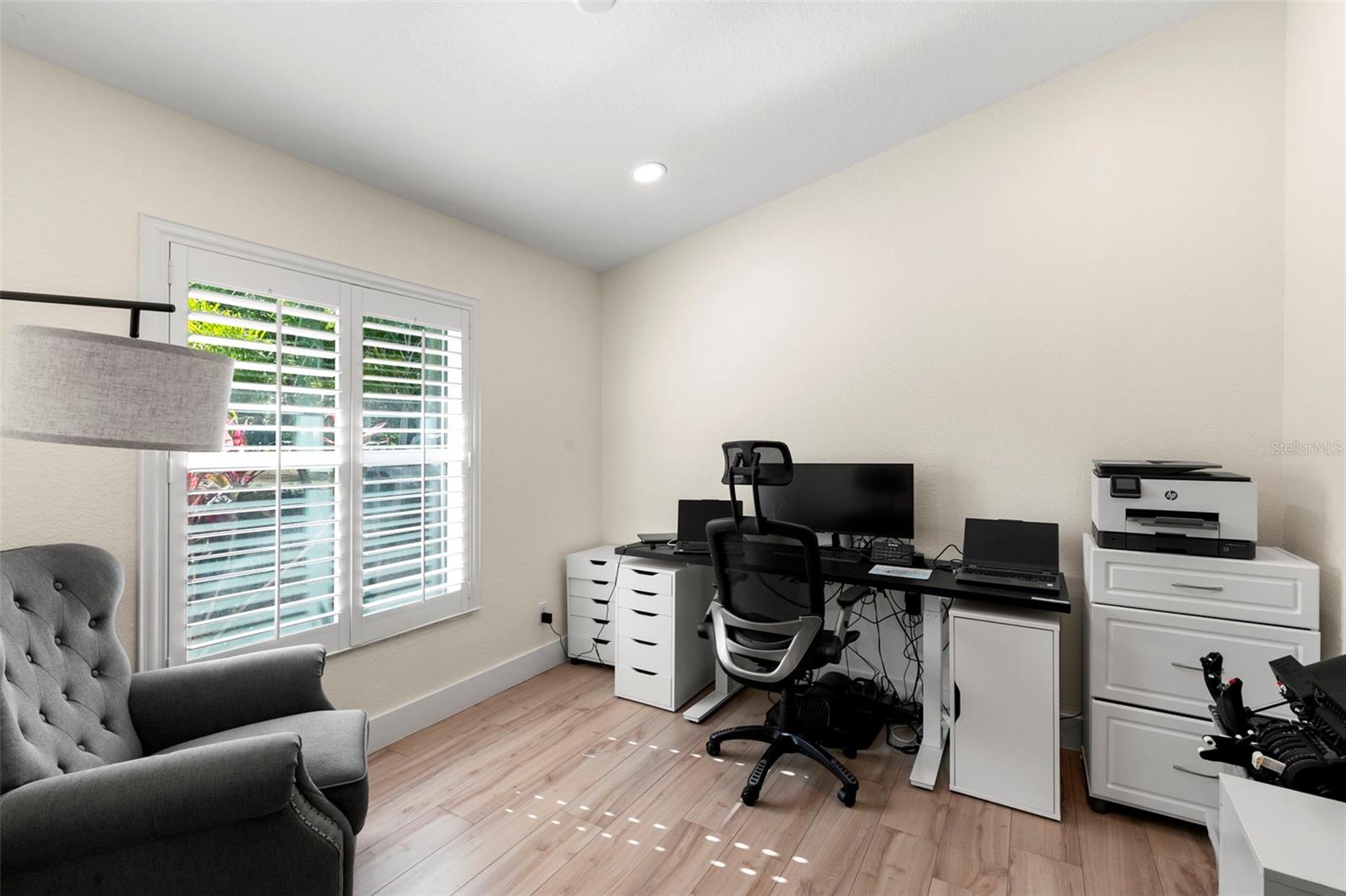 GOLDEN GATE ESTATE UNIT 194 - Residential Lease