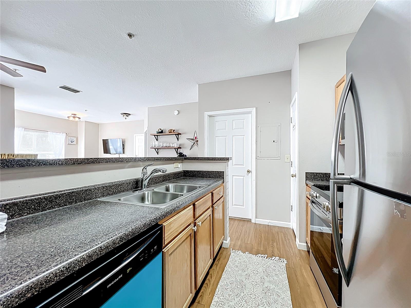 BEACHWAY CONDOS - Residential Lease