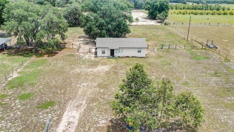 A home in LAKE WALES