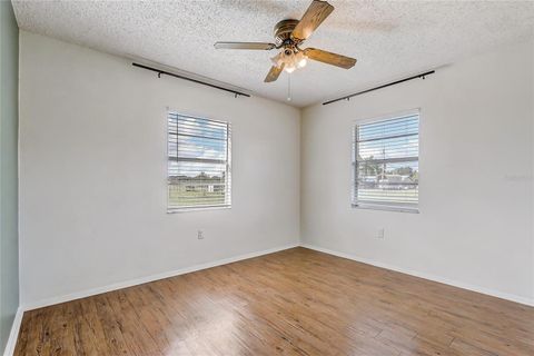 A home in LAKE WALES