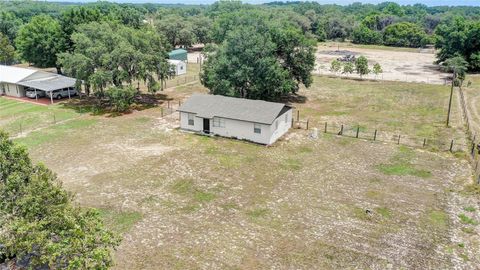 A home in LAKE WALES