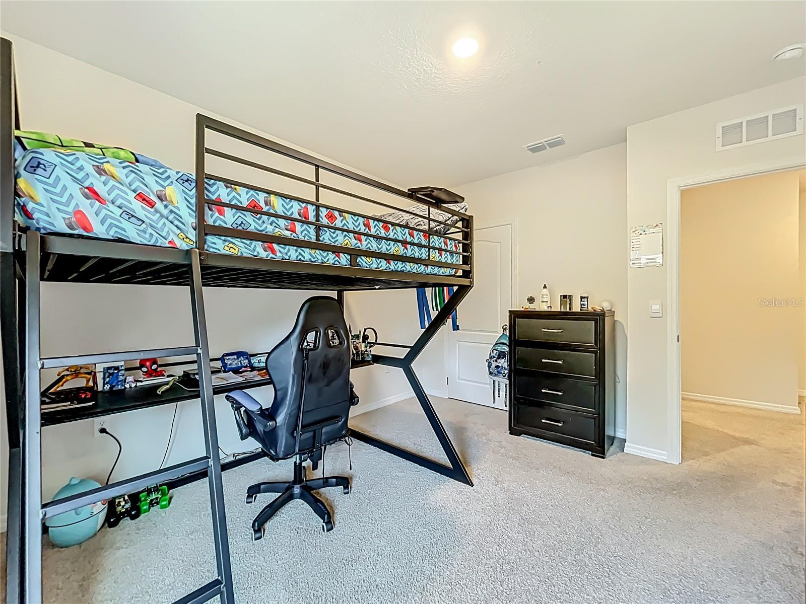 LAKE HARRIS RESERVE PB 78 PG 48-52 LOT 20 ORB 617 - Residential