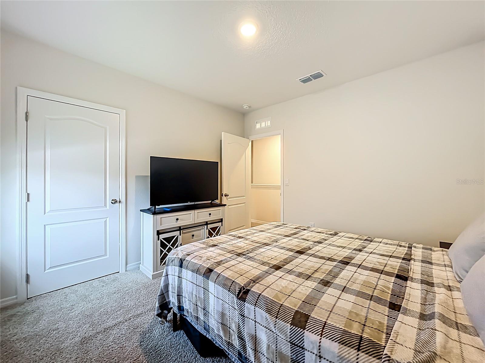 LAKE HARRIS RESERVE PB 78 PG 48-52 LOT 20 ORB 617 - Residential